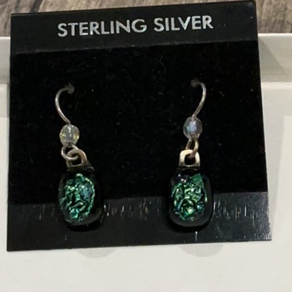 Sterling Silver Green sparkle Dangle Earrings - Picture 1 of 3